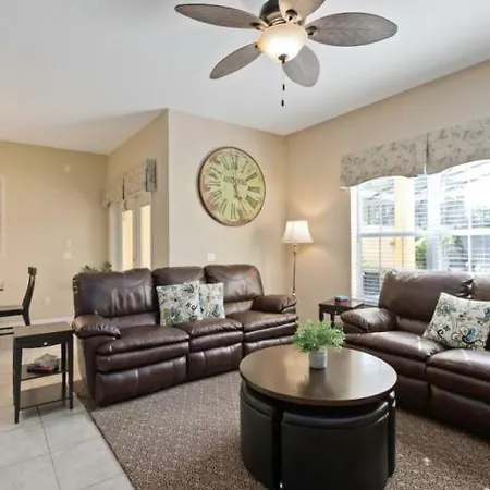 4 Bedroom 3 Bathroom Town Home With Splash Pool